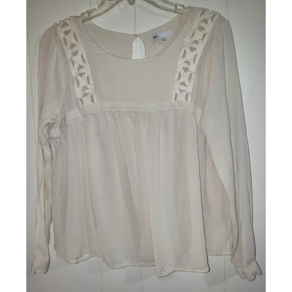 DR2 size medium white long sleeve knit
